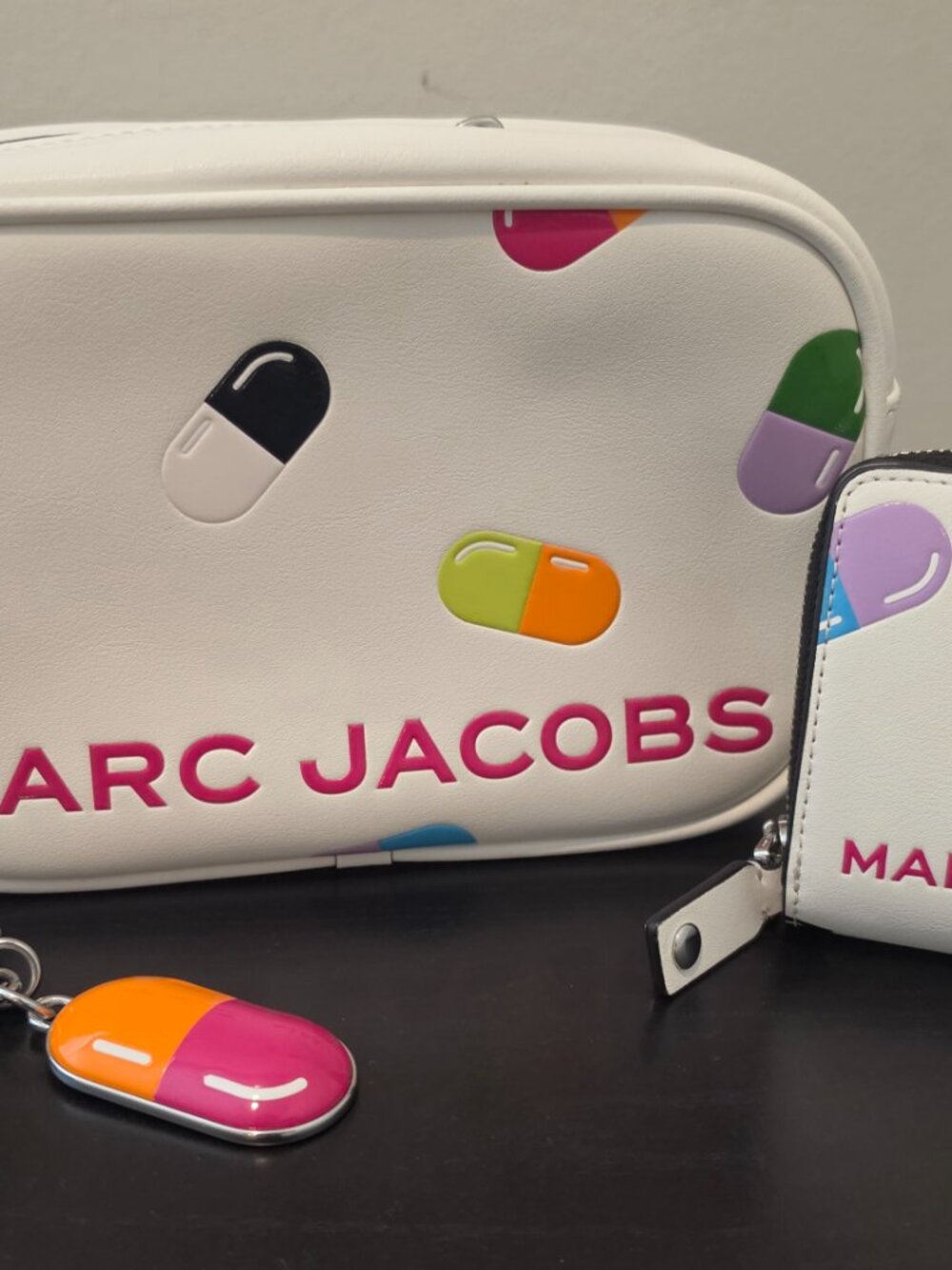 Marc Jacobs Vitamin (Pill) Camera Bag w/ Wallet & Keychain - Picture 3 of 14